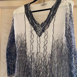 Beautiful Alberto Makali V-Neck Dressy blouse